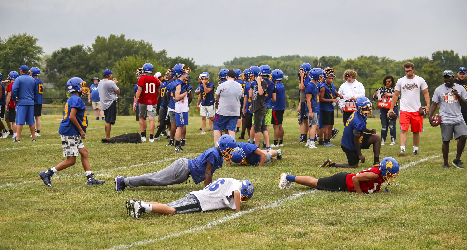 081219-qct-spt-football-practice-016